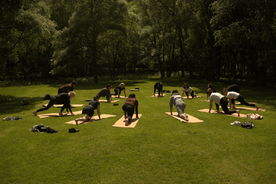 Exerciții de relaxare și iubire de sine în Aer Liber cu Victoria Midoni